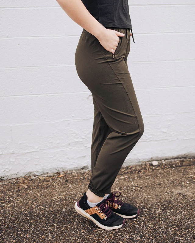 License To Train HR Pant Slim Fit Casual Pants