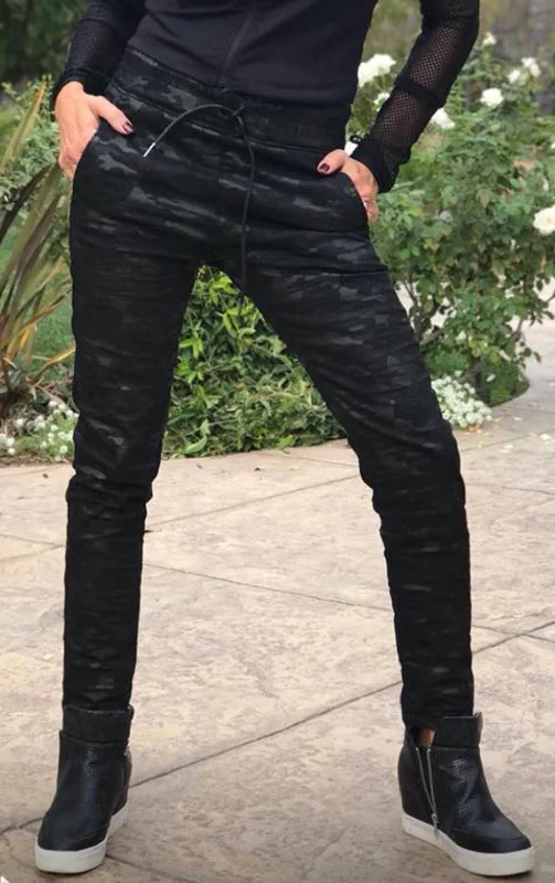 Shely Camo Jogger Pants In Black Elegant Silk Pants