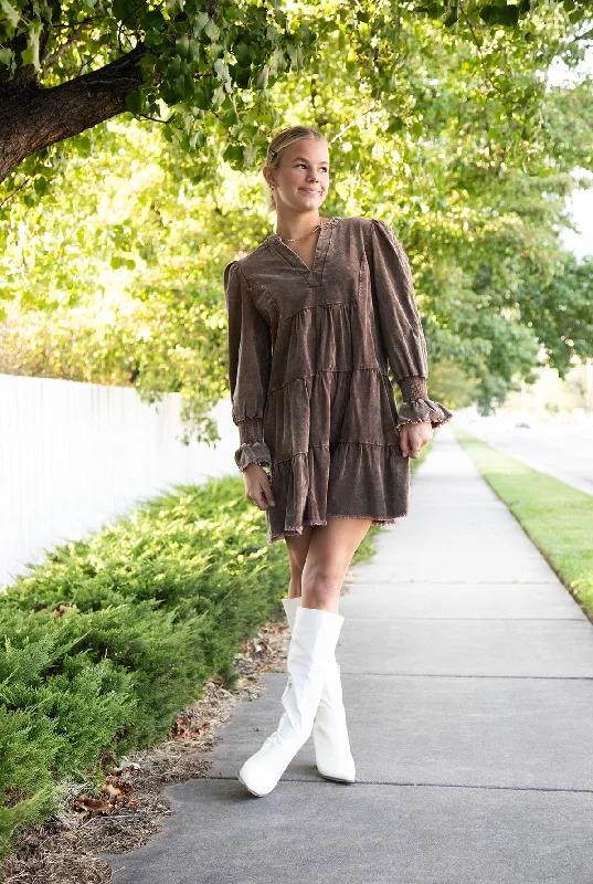 Willow V-Neck Dress in Brown Tunics Vintage classic