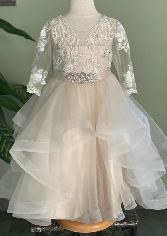 Ivory / Champagne
